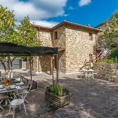 Villa Casale 6, Emma Montegiovi